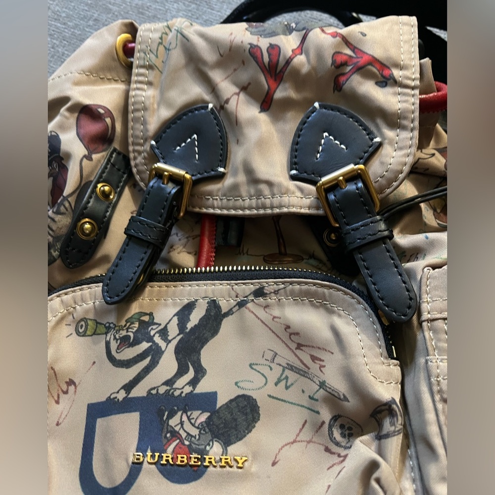 BURBERRY GRAPHIC CARTOON BACKPACK - Picture 5 of 12